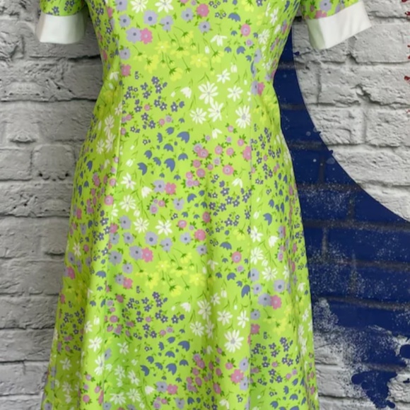 New Retro-inspired Lime Green Floral Dress Size 8 - Picture 3 of 3